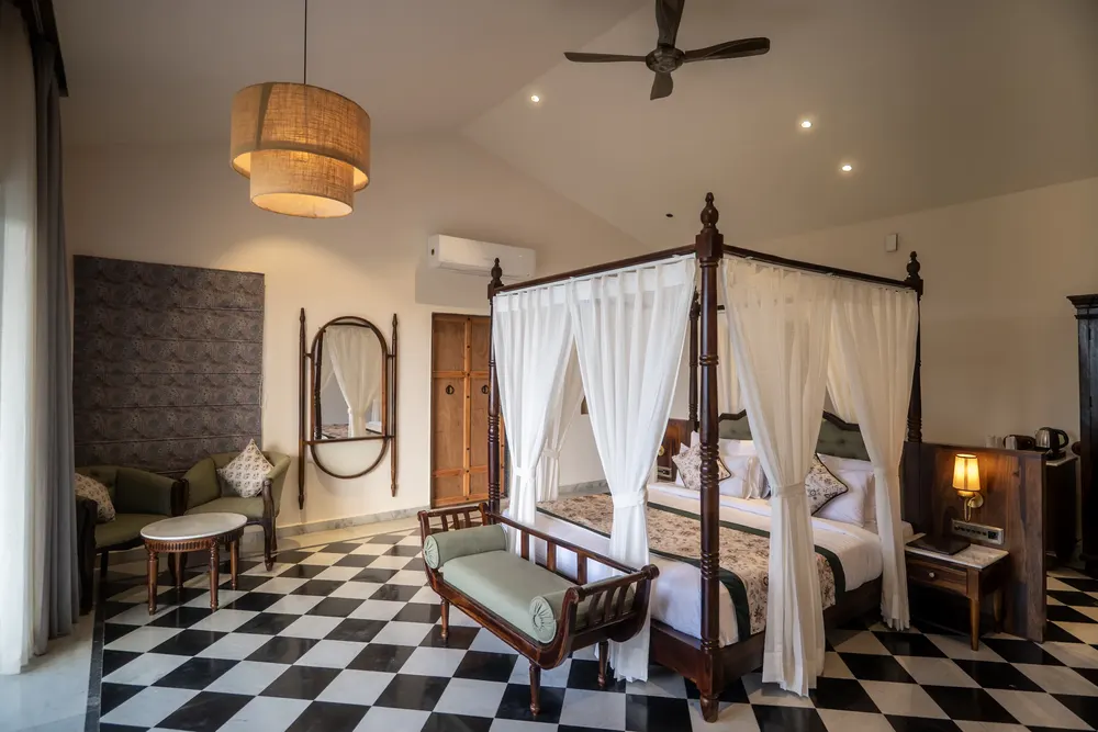Bedroom, second suite